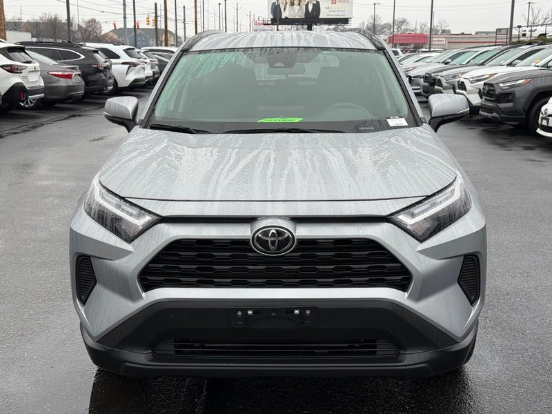 Toyota RAV4 Vehicle Image 09