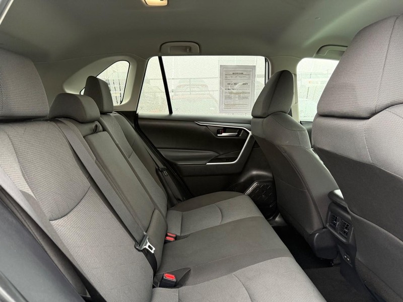Toyota RAV4 Vehicle Image 10