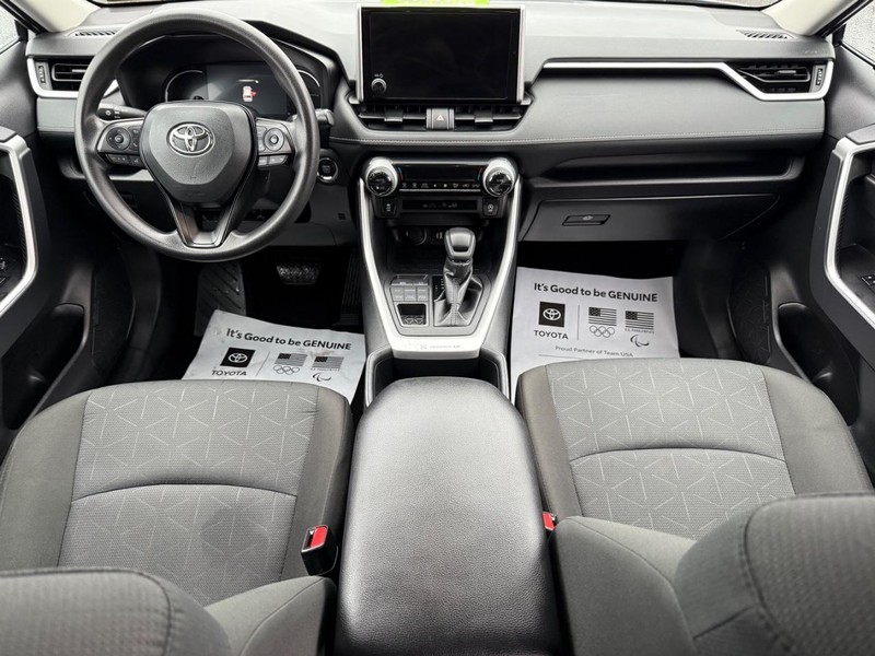 Toyota RAV4 Vehicle Image 11
