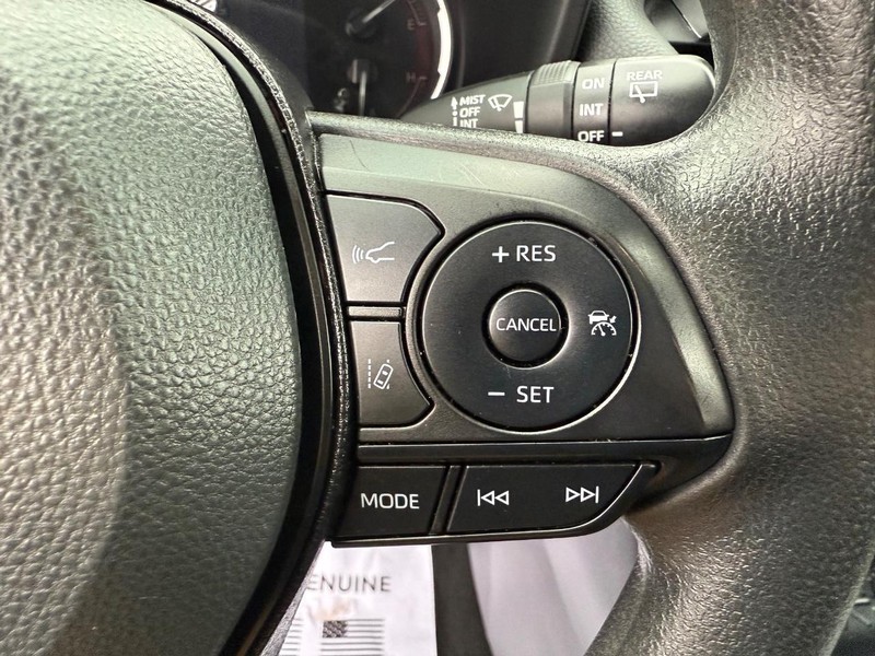 Toyota RAV4 Vehicle Image 14