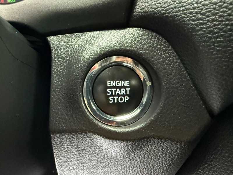 Toyota RAV4 Vehicle Image 15