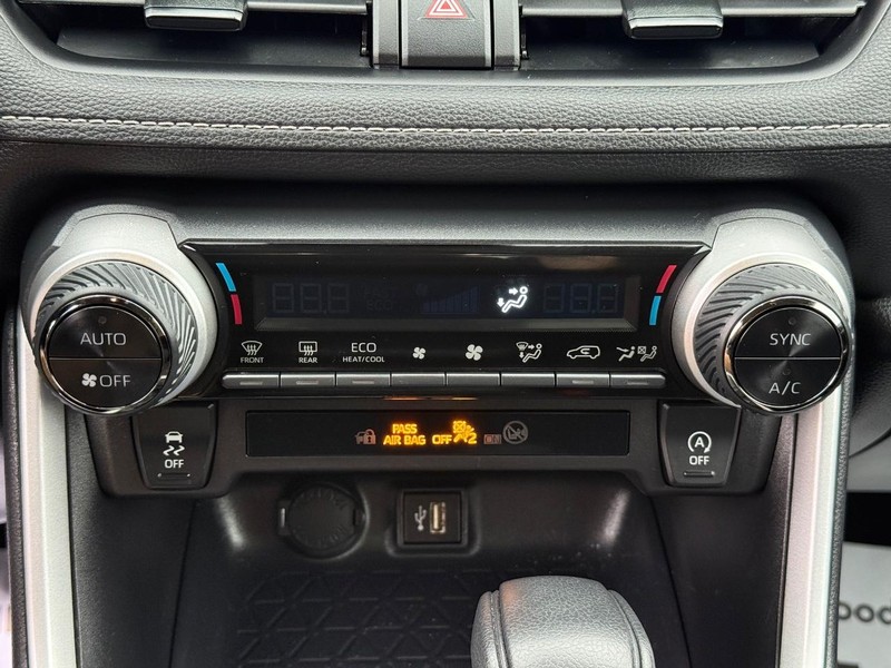 Toyota RAV4 Vehicle Image 18