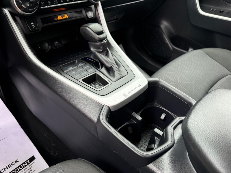 Toyota RAV4 Vehicle Image 19