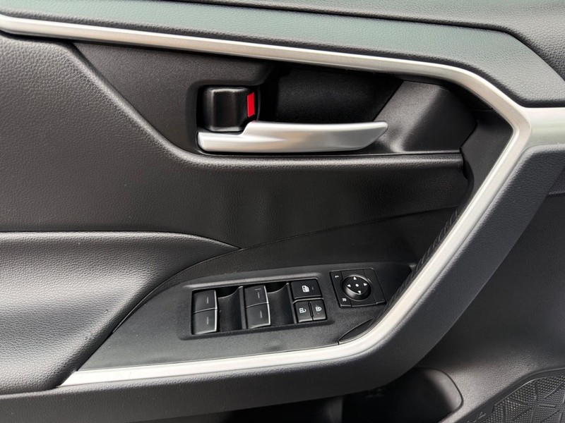 Toyota RAV4 Vehicle Image 23