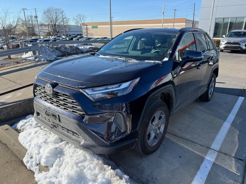 Toyota RAV4 Vehicle Image 02