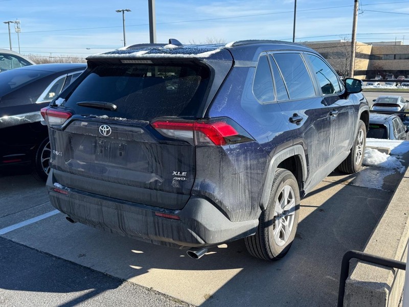 Toyota RAV4 Vehicle Image 04