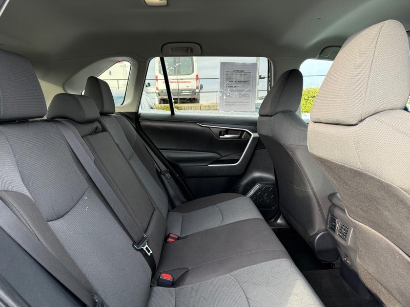 Toyota RAV4 Vehicle Image 10