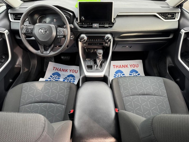 Toyota RAV4 Vehicle Image 11