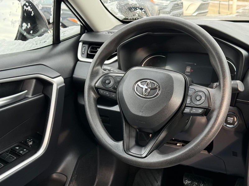 Toyota RAV4 Vehicle Image 12