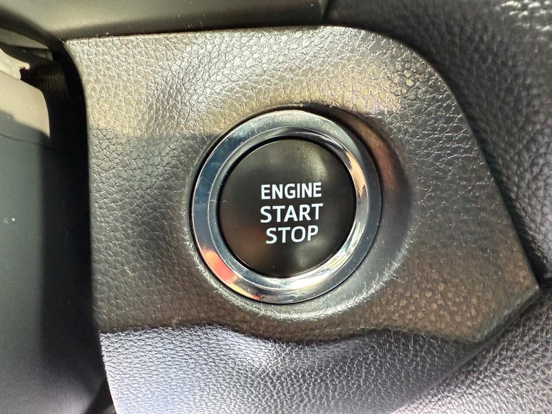 Toyota RAV4 Vehicle Image 15