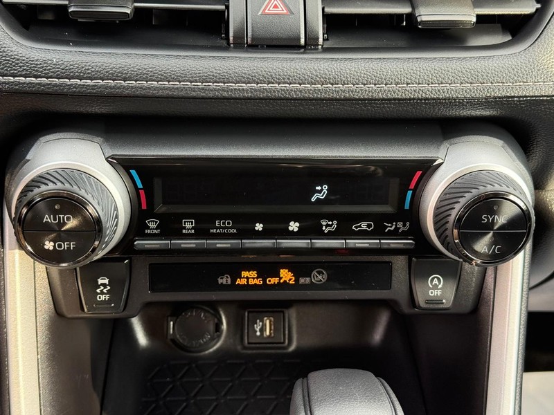 Toyota RAV4 Vehicle Image 18