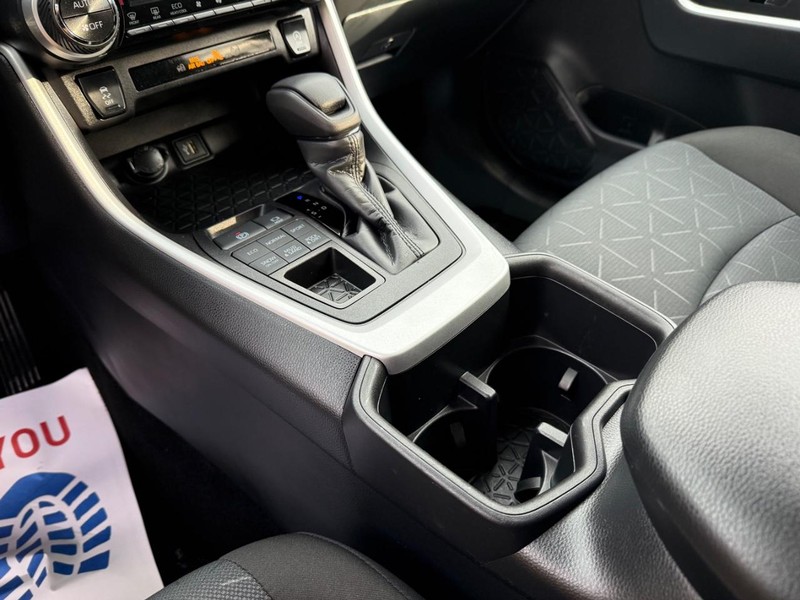 Toyota RAV4 Vehicle Image 19