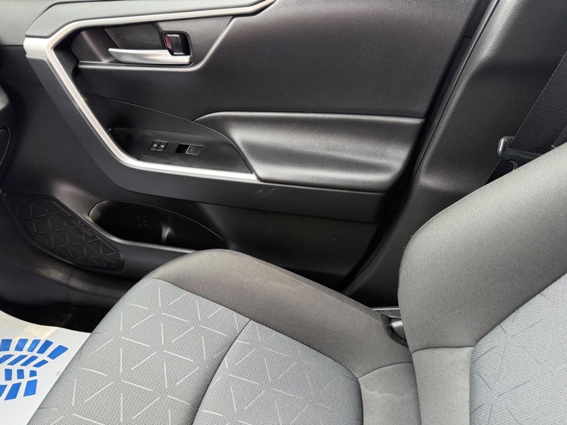 Toyota RAV4 Vehicle Image 20