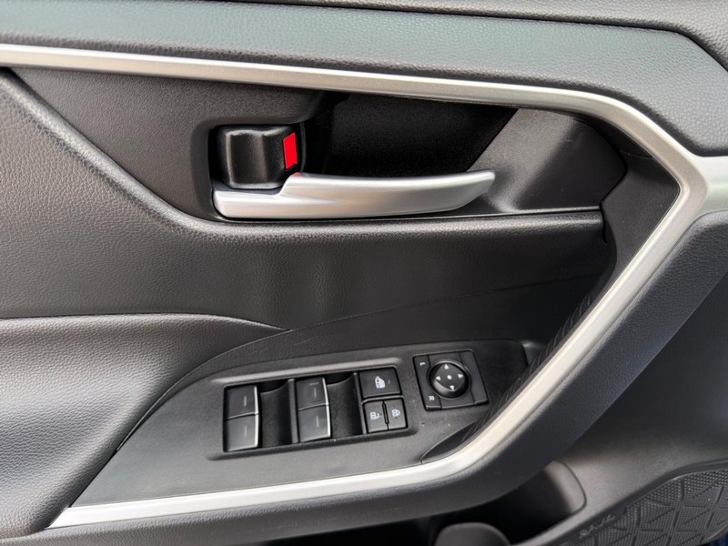 Toyota RAV4 Vehicle Image 23