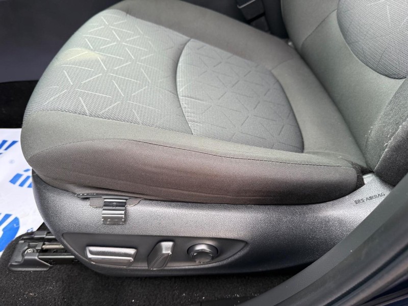 Toyota RAV4 Vehicle Image 24