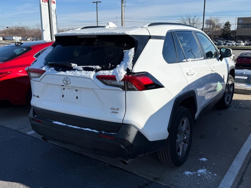 Toyota RAV4 Vehicle Image 04