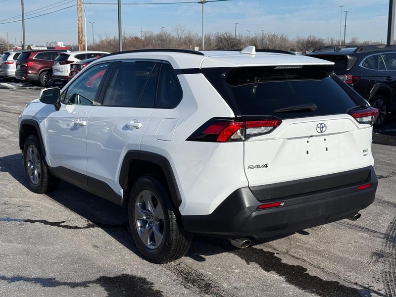 Toyota RAV4 Vehicle Image 05