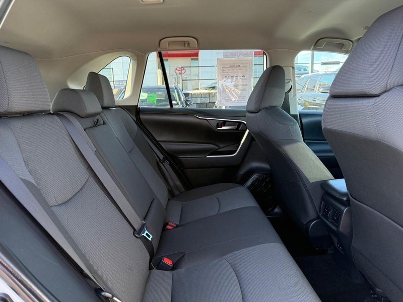 Toyota RAV4 Vehicle Image 10