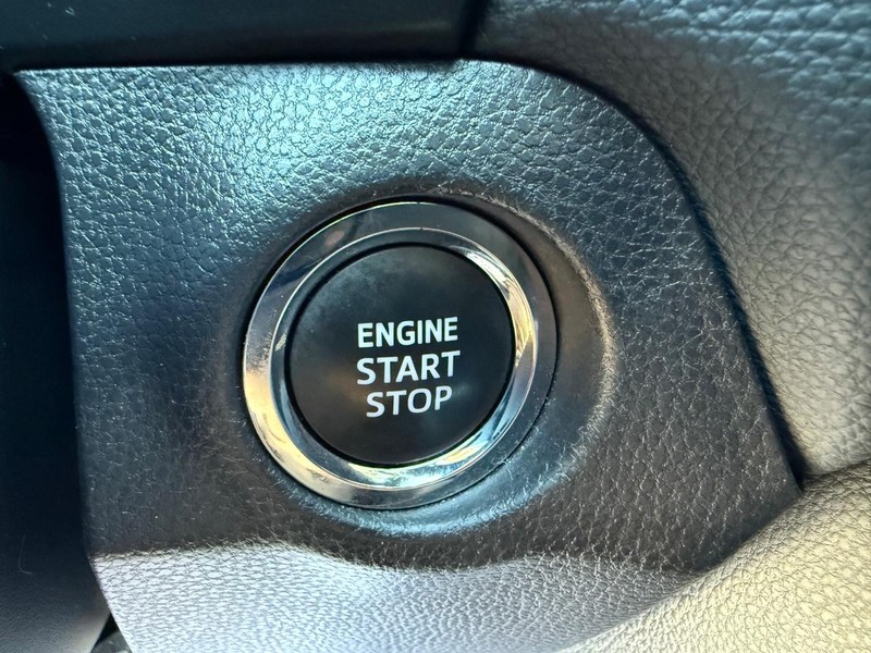 Toyota RAV4 Vehicle Image 15