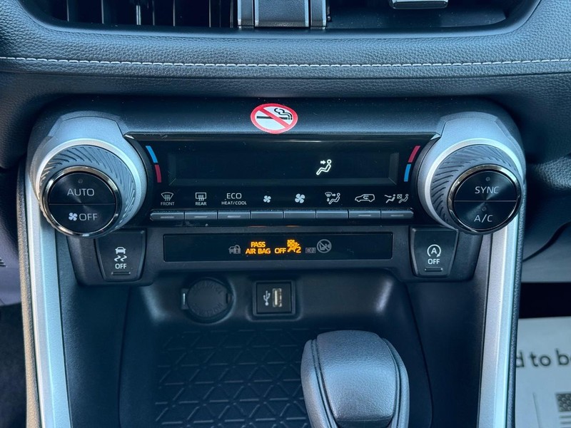 Toyota RAV4 Vehicle Image 18