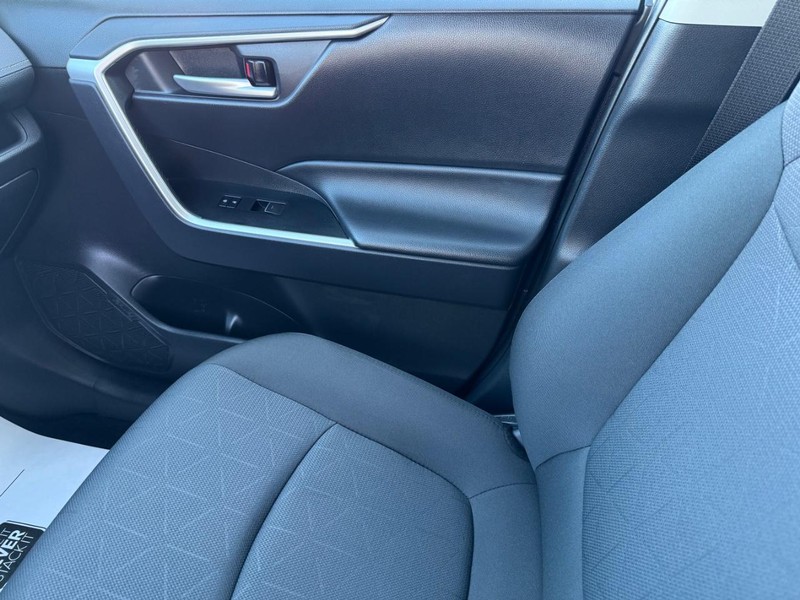 Toyota RAV4 Vehicle Image 20