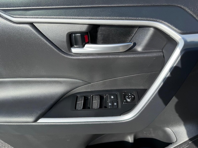 Toyota RAV4 Vehicle Image 23