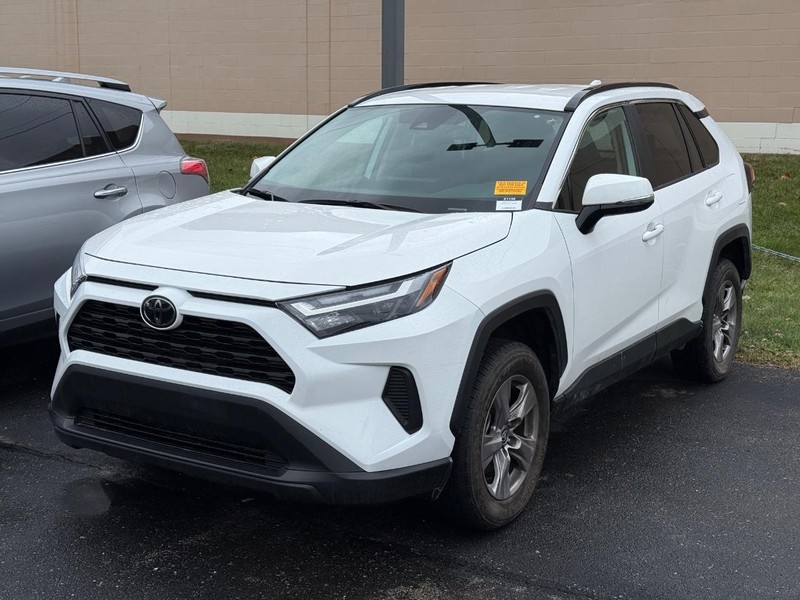 Toyota RAV4 Vehicle Image 02