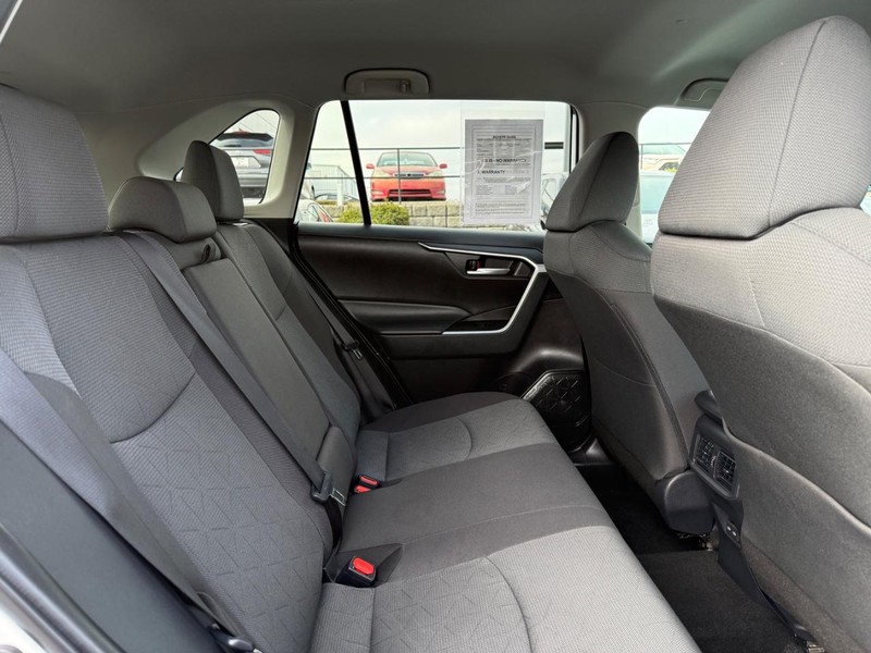 Toyota RAV4 Vehicle Image 10