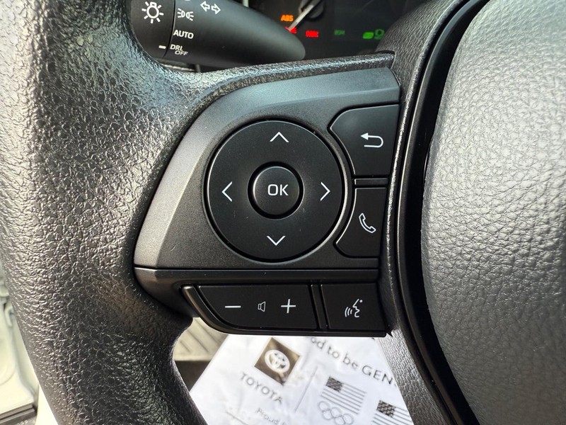 Toyota RAV4 Vehicle Image 13