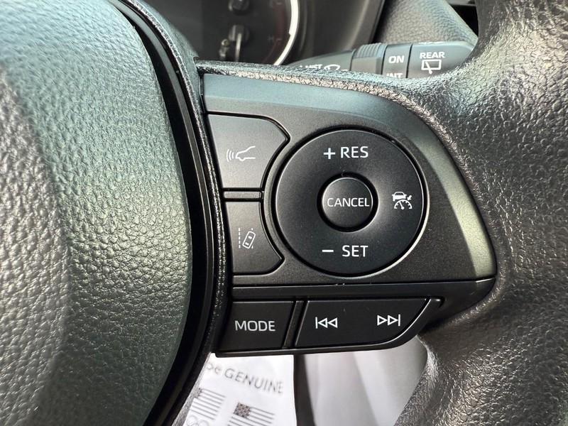 Toyota RAV4 Vehicle Image 14