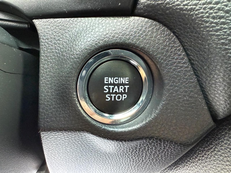 Toyota RAV4 Vehicle Image 15