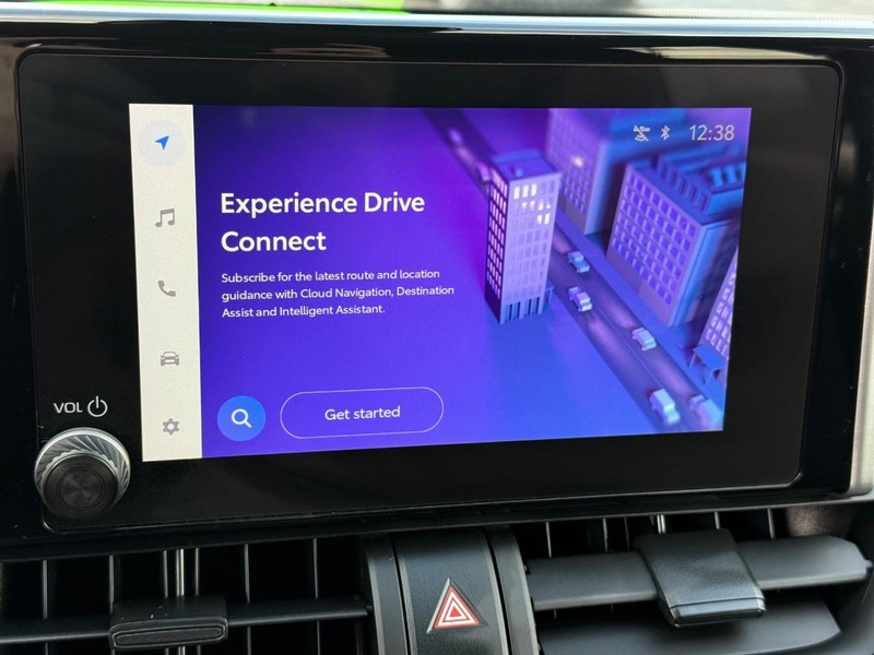 Toyota RAV4 Vehicle Image 16