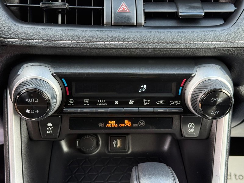 Toyota RAV4 Vehicle Image 18