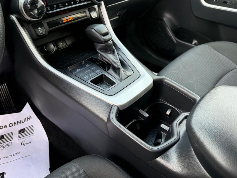 Toyota RAV4 Vehicle Image 19