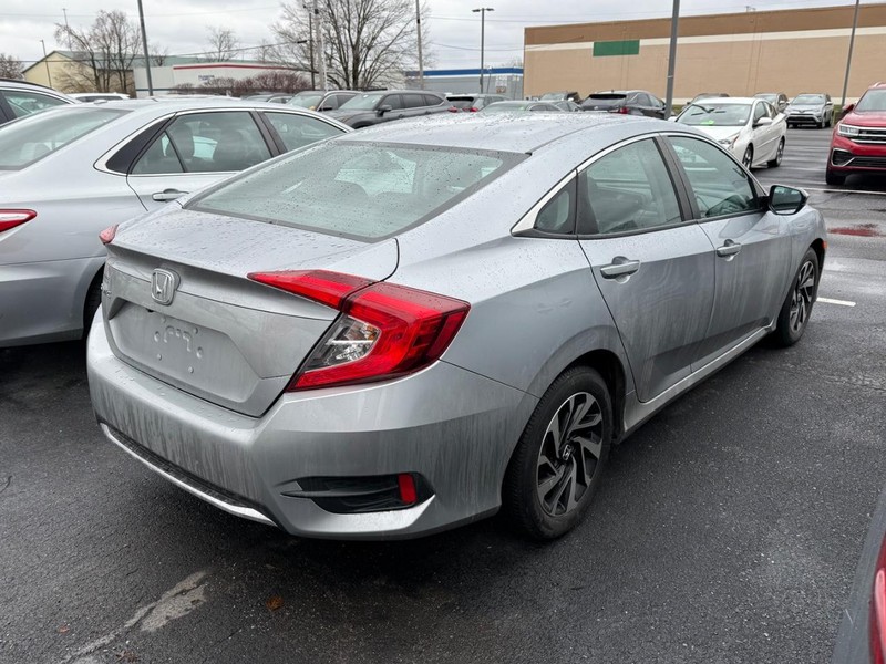 Honda Civic Sedan Vehicle Full-screen Gallery Image 04