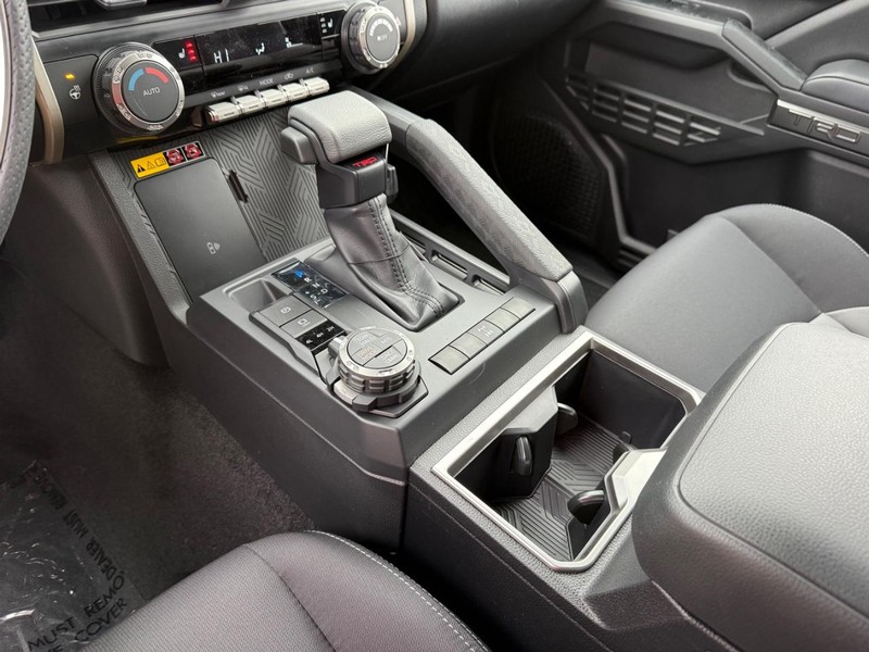 Toyota Tacoma 4WD Vehicle Image 15