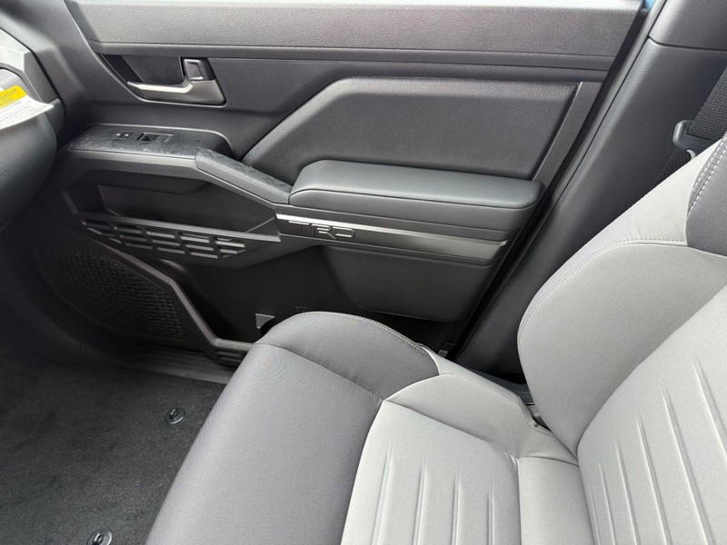 Toyota Tacoma 4WD Vehicle Image 16