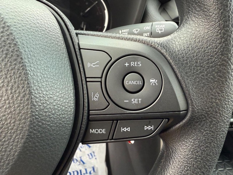 Toyota RAV4 Vehicle Image 11