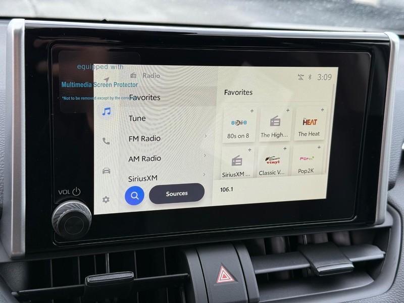 Toyota RAV4 Vehicle Image 12