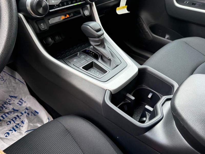 Toyota RAV4 Vehicle Image 15