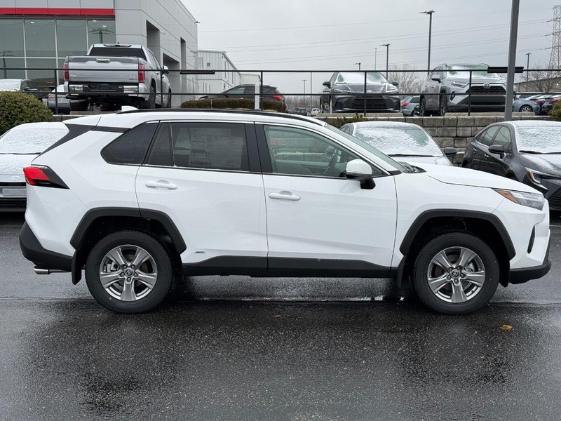 Toyota RAV4 Vehicle Image 02