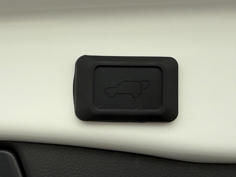 Toyota RAV4 Vehicle Image 08