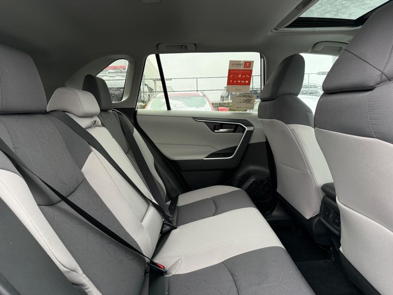 Toyota RAV4 Vehicle Image 11