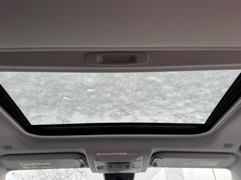 Toyota RAV4 Vehicle Image 12