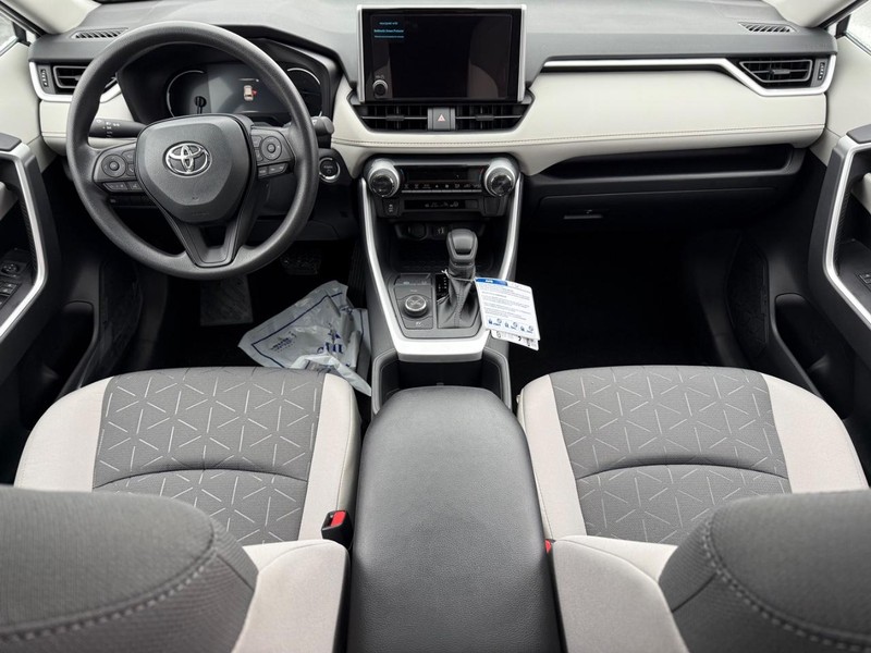 Toyota RAV4 Vehicle Image 13