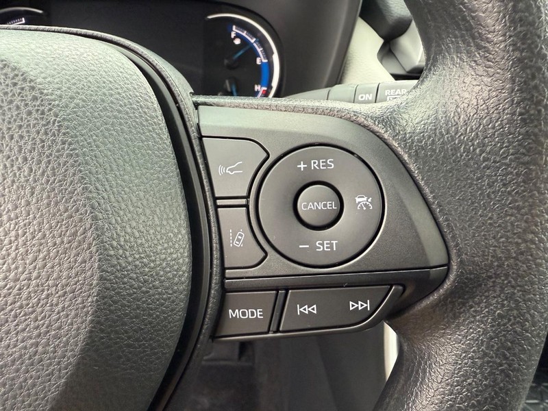 Toyota RAV4 Vehicle Image 16