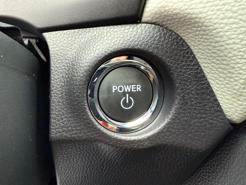 Toyota RAV4 Vehicle Image 17