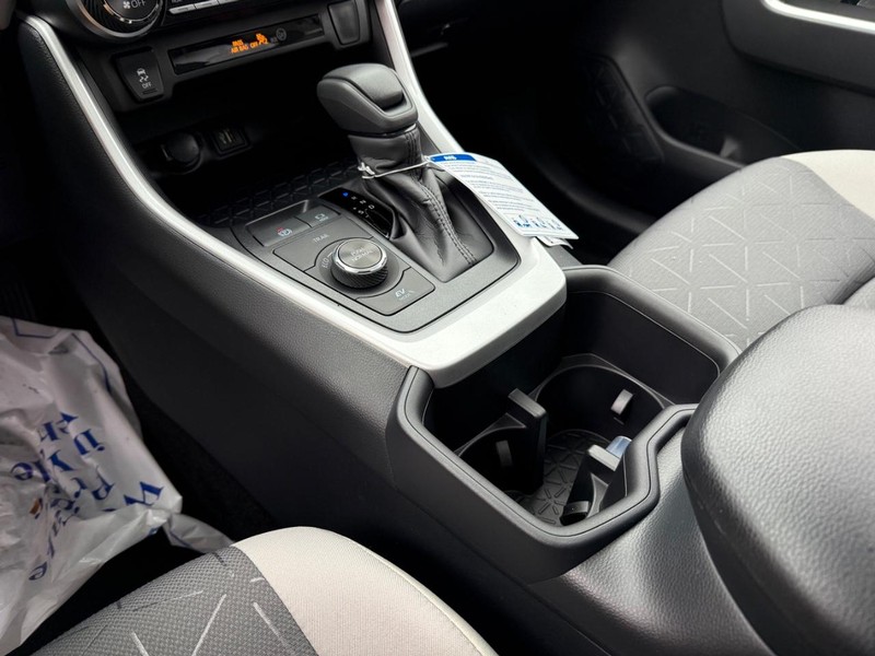 Toyota RAV4 Vehicle Image 21