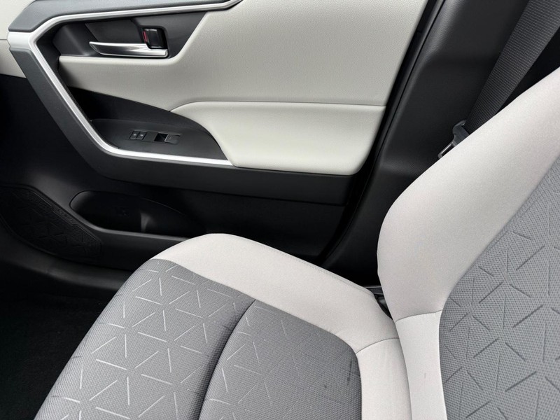 Toyota RAV4 Vehicle Image 22