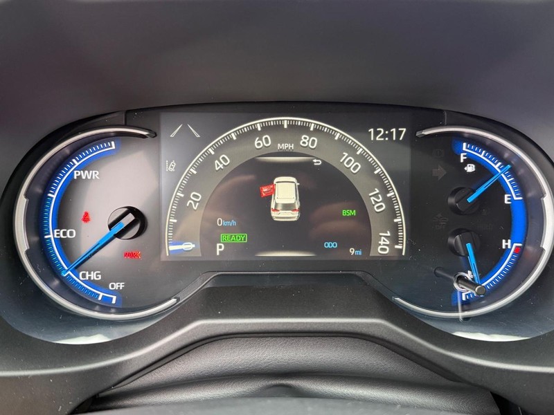 Toyota RAV4 Vehicle Image 24